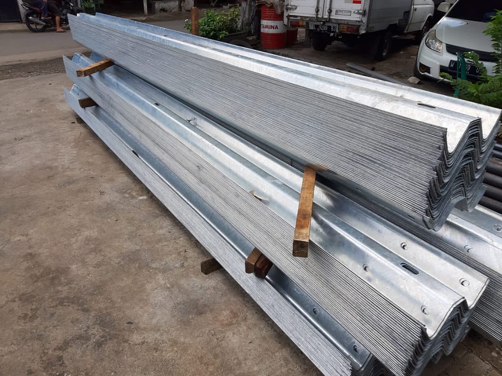 pemasangan guardrail malang