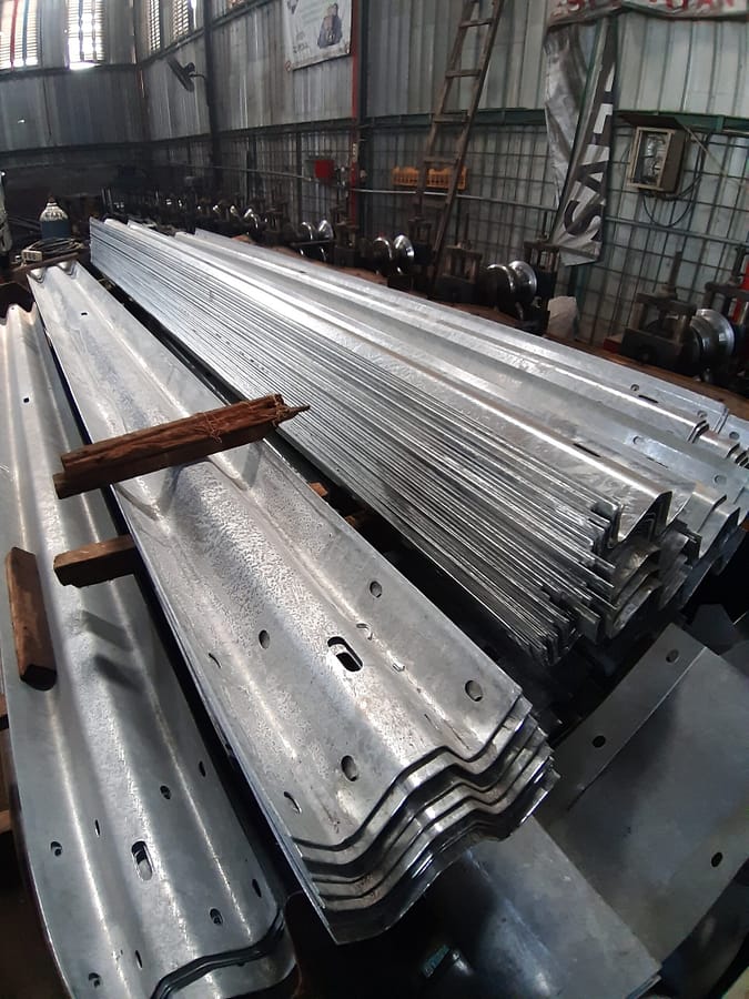 Pabrik Guardrail Terpercaya